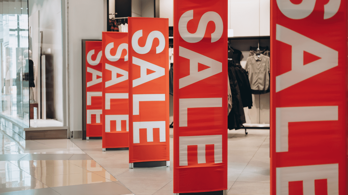 Creative Uses for Custom Signs and Banners in Your Storefront